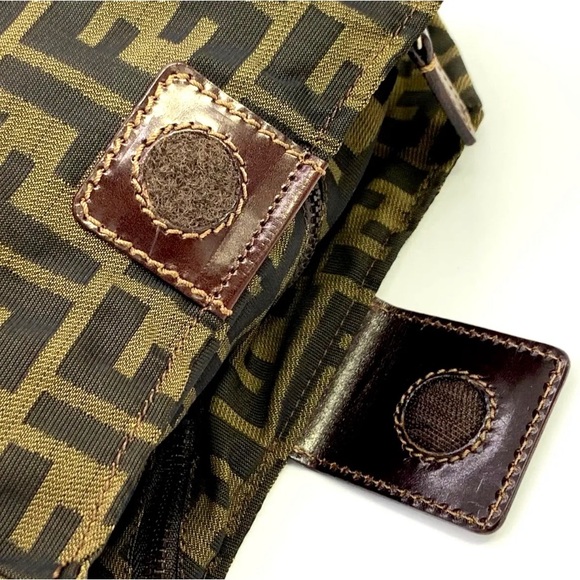 💯AUTH FENDI ZUCCA LARGE CLUTCH POUCH TOILETRY TRAVEL BAG LIKE NEW NYLON FOLDABLE - Picture 11 of 15